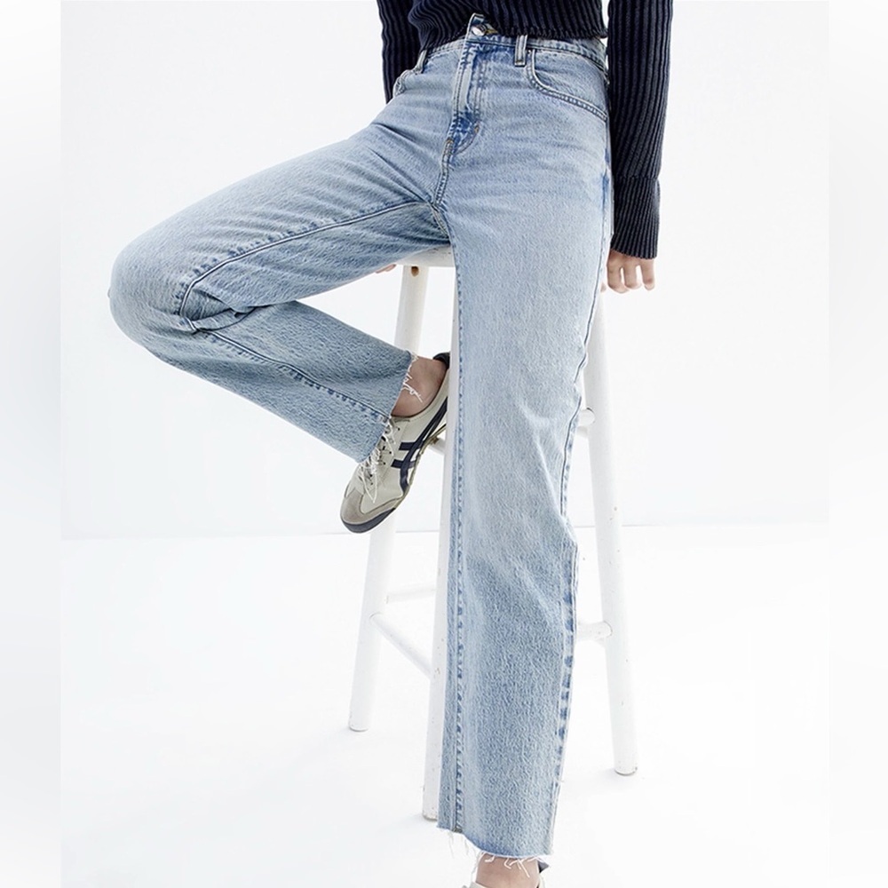 NWOT PacSun 90’s Straight Light Wash Rigid Distressed Denim, Raw Hem